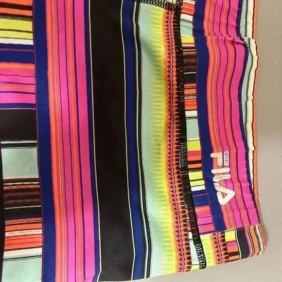 Woman's shorts - Picture 3 of 5